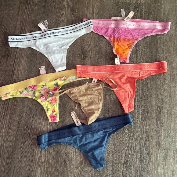 NWT!! 6 Victoria’s Secret cotton thongs size medium - Picture 1 of 3